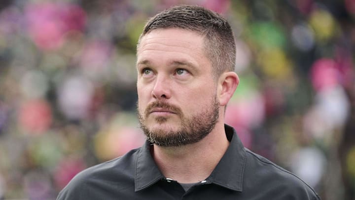 Oct 22, 2022; Eugene, Oregon, USA; Oregon Ducks head coach Dan Lanning watches the clock during the second half against the UCLA Bruins at Autzen Stadium. The Ducks won the game 45-30. Mandatory Credit: Troy Wayrynen-Imagn Images Oct 22, 2022; Eugene, Oregon, USA; Oregon Ducks head coach Dan Lanning watches the clock during the second half against the UCLA Bruins at Autzen Stadium. The Ducks won the game 45-30. Mandatory Credit: Troy Wayrynen-Imagn Images