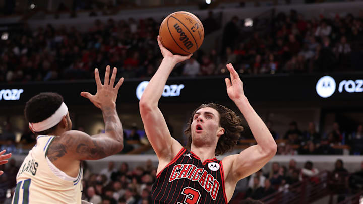Milwaukee Bucks v Chicago Bulls
