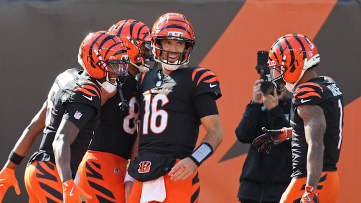 Oct 26, 2025; Cincinnati, Ohio, USA; Cincinnati Bengals quarterback Joe Flacco (16) smiles during the second quarter against the New York Jets at Paycor Stadium. Mandatory Credit: Joseph Maiorana-Imagn Images Oct 26, 2025; Cincinnati, Ohio, USA; Cincinnati Bengals quarterback Joe Flacco (16) smiles during the second quarter against the New York Jets at Paycor Stadium. Mandatory Credit: Joseph Maiorana-Imagn Images