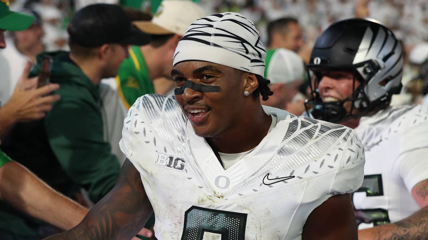 Jordon Davison Gives Honest Opinion on Oregon's Response to Adversity vs. Boise State