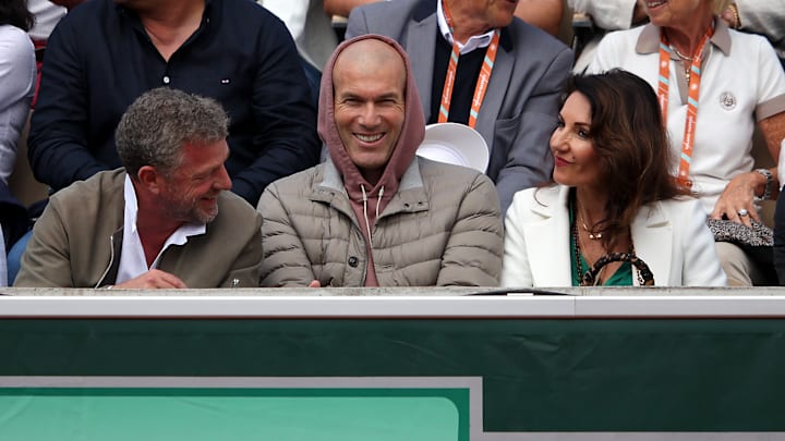 Zinédine Zidane à Roland Garros avant la finale de la Ligue des Champions. Zinédine Zidane à Roland Garros avant la finale de la Ligue des Champions.