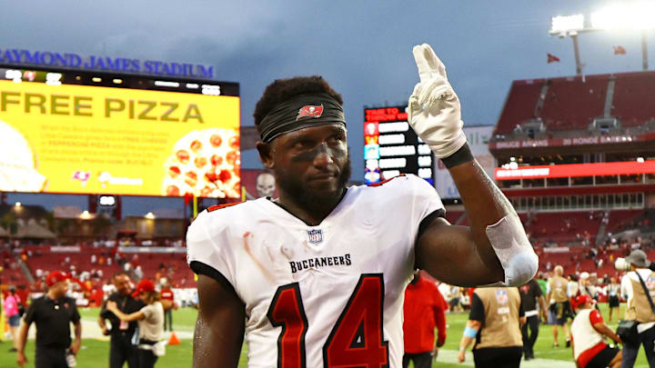 Tampa Bay Buccaneers wide receiver Chris Godwin greets the fans after they beat the Washington Commanders.