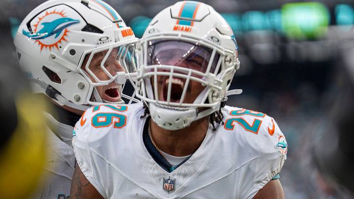 Miami Dolphins defensive back Rasul Douglas (26)