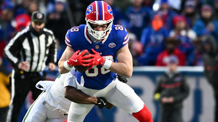 Buffalo Bills tight end Dawson Knox carries the ball against the New York Jets.