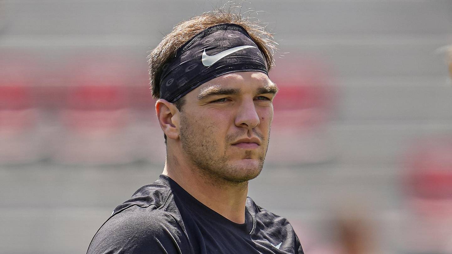 Surprising Player Left Off College Football’s Best QB Rankings