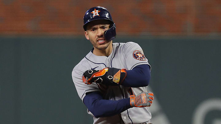 Carlos Correa firmó por tres años con los Mellizos