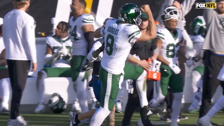 New York Jets quarterback Aaron Rodgers celebrates a touchdown scored by Davante Adams.