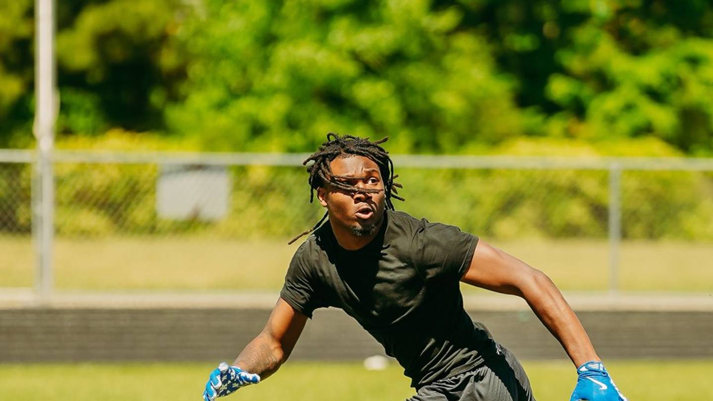 Elite WR Prospect Iveon Lewis Rejects Two SEC Giants in Latest Decision