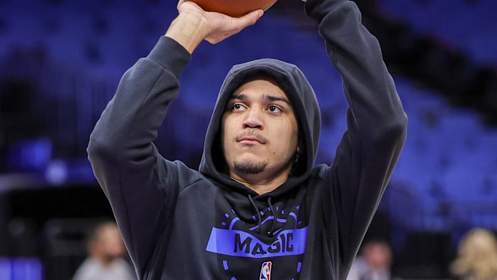 Orlando Magic guard Anthony Black warms up before the game against the Denver Nuggets.