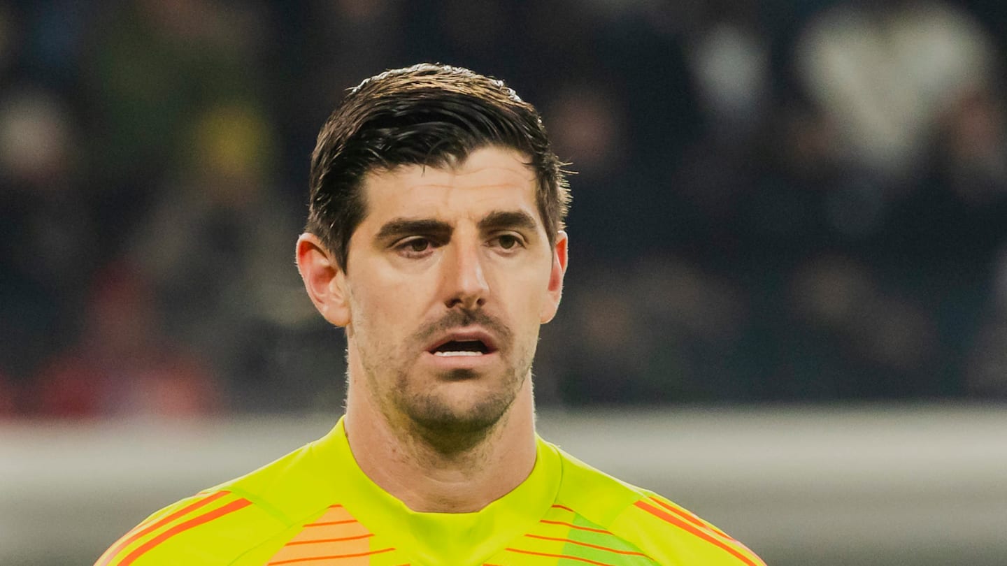 Thibaut Courtois Visibly Angry With Real Madrid Teammates vs Benfica