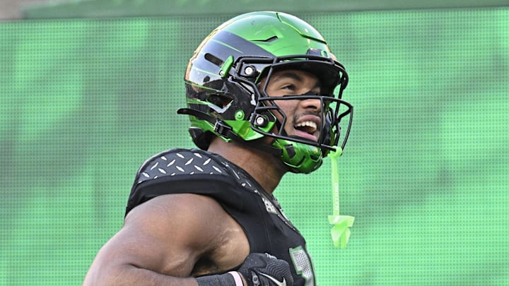 Oregon Ducks tight end Kenyon Sadiq Oregon Ducks tight end Kenyon Sadiq