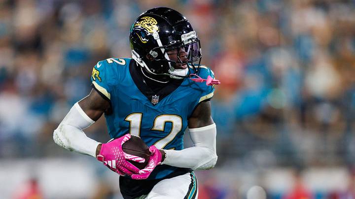 Oct 6, 2025; Jacksonville, Florida, USA; Jacksonville Jaguars wide receiver Travis Hunter (12) runs the ball against the Kansas City Chiefs during the second half at EverBank Stadium. Mandatory Credit: Morgan Tencza-Imagn Images Oct 6, 2025; Jacksonville, Florida, USA; Jacksonville Jaguars wide receiver Travis Hunter (12) runs the ball against the Kansas City Chiefs during the second half at EverBank Stadium. Mandatory Credit: Morgan Tencza-Imagn Images