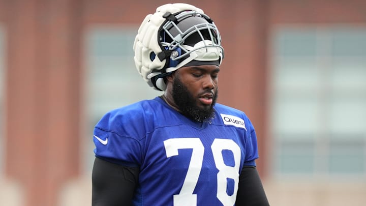 Jul 25, 2024; East Rutherford, NY, USA; New York Giants offensive tackle Andrew Thomas (78) takes a water break during training camp at Quest Diagnostics Training Center. Jul 25, 2024; East Rutherford, NY, USA; New York Giants offensive tackle Andrew Thomas (78) takes a water break during training camp at Quest Diagnostics Training Center.