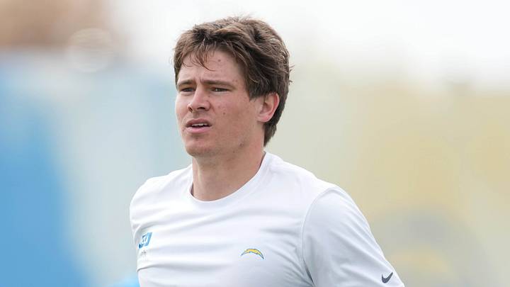 May 12, 2025; El Segundo, CA, USA; Los Angeles Chargers quarterback Justin Herbert (10) reacts during offseason workouts at The Bolt. Mandatory Credit: Kirby Lee-Imagn Images May 12, 2025; El Segundo, CA, USA; Los Angeles Chargers quarterback Justin Herbert (10) reacts during offseason workouts at The Bolt. Mandatory Credit: Kirby Lee-Imagn Images