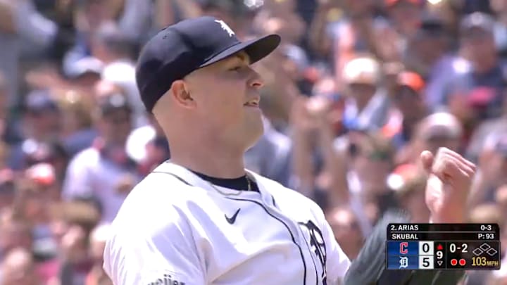 The Tigers' ace finished off his complete game in style Sunday. 