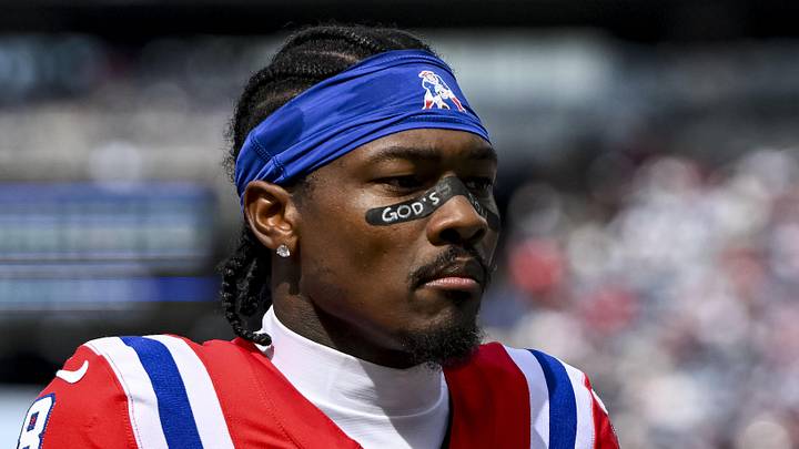Sep 21, 2025; Foxborough, Massachusetts, USA; New England Patriots wide receiver Stefon Diggs (8) before the game against the Pittsburgh Steelers at Gillette Stadium. Mandatory Credit: Brian Fluharty-Imagn Images Sep 21, 2025; Foxborough, Massachusetts, USA; New England Patriots wide receiver Stefon Diggs (8) before the game against the Pittsburgh Steelers at Gillette Stadium. Mandatory Credit: Brian Fluharty-Imagn Images