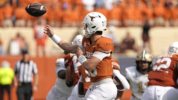Texas Longhorns quarterback Arch Manning (16) throws a pass during the first half against the Vanderbilt Commodores