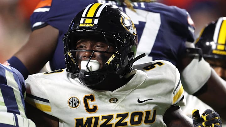 Missouri Tigers defensive end Zion Young