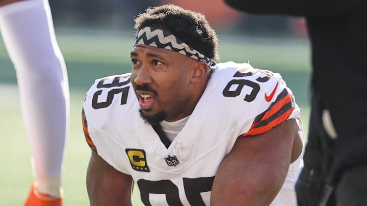 Jan 4, 2026; Cincinnati, Ohio, USA; Cleveland Browns defensive end Myles Garrett (95) kneels on the field during a first half timeout against the Cincinnati Bengals at Paycor Stadium. Jan 4, 2026; Cincinnati, Ohio, USA; Cleveland Browns defensive end Myles Garrett (95) kneels on the field during a first half timeout against the Cincinnati Bengals at Paycor Stadium.