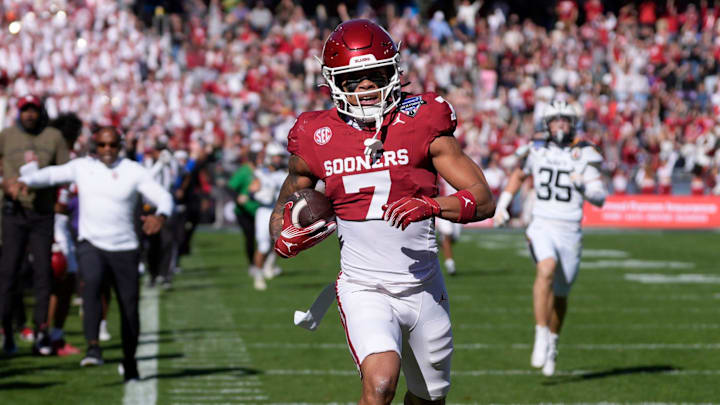 Oklahoma Sooners wide receiver Zion Kearney (7) committed to the Wisconsin Badgers in the transfer portal.