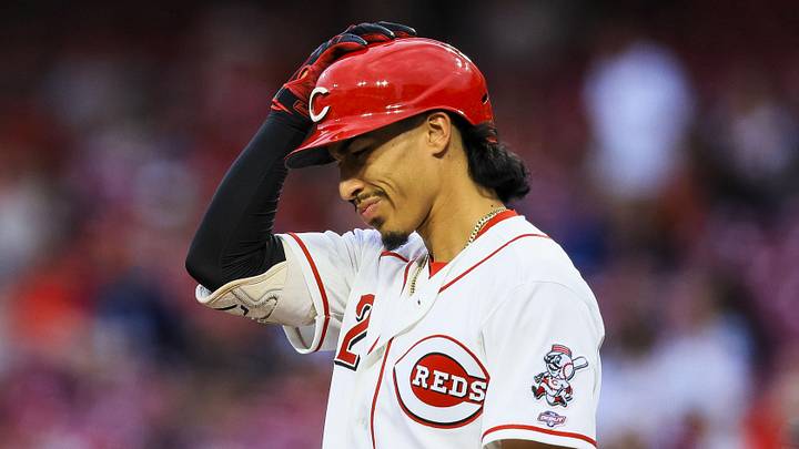 Cincinnati Reds second baseman Edwin Arroyo (2) prepares to bat