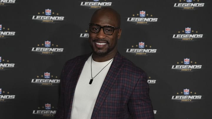 NFL former player Vernon Davis during the NFL Alumni Legends Party Presented by USA TODAY NETWORK Ventures at Avalon Hollywood. Mandatory Credit: Kirby Lee-Imagn Images