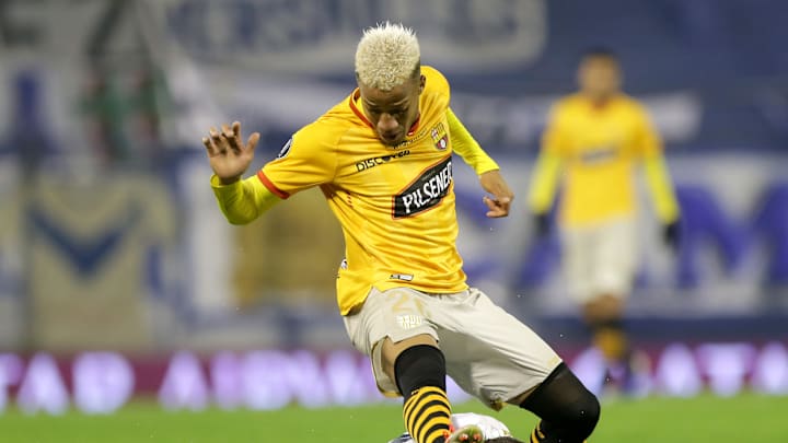 O lateral-direito Byron Castillo teria jogado de forma irregular nas eliminatórias, segundo alega a Federação Chilena