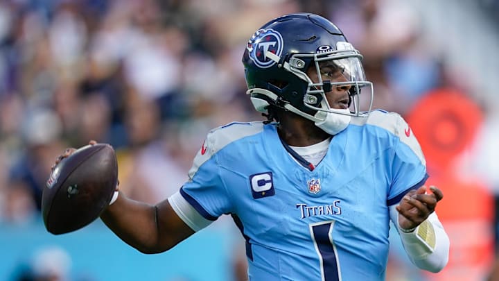 Tennessee Titans quarterback Cam Ward (1)