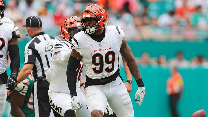 Dec 21, 2025; Miami Gardens, Florida, USA; Cincinnati Bengals defensive end Myles Murphy (99) reacts after a play during the third quarter against the Miami Dolphins at Hard Rock Stadium. Mandatory Credit: Sam Navarro-Imagn Images Dec 21, 2025; Miami Gardens, Florida, USA; Cincinnati Bengals defensive end Myles Murphy (99) reacts after a play during the third quarter against the Miami Dolphins at Hard Rock Stadium. Mandatory Credit: Sam Navarro-Imagn Images
