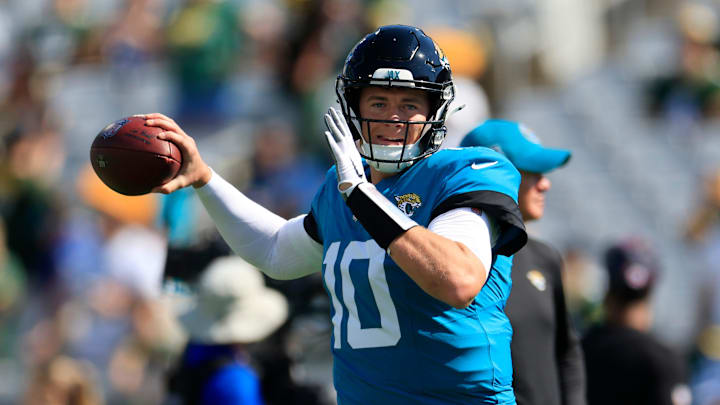 Jacksonville Jaguars quarterback Mac Jones (10) warms up before an NFL football matchup Sunday, Oct. 27, 2024 at EverBank Stadium in Jacksonville, Fla. [Corey Perrine/Florida Times-Union]