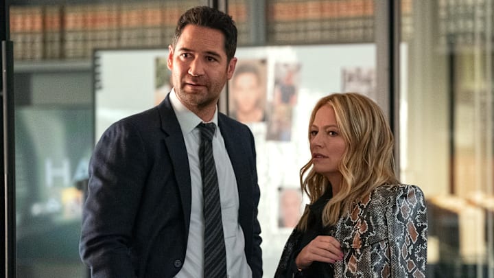 The Lincoln Lawyer. (L to R) Manuel Garcia-Rulfo as Mickey Haller, Becki Newton as Lorna Crane in episode 304 of The Lincoln Lawyer
