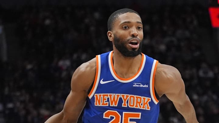 Jan 28, 2026; Toronto, Ontario, CAN; New York Knicks guard Mikal Bridges (25) dribbles the ball against Toronto Raptors guard Ja'Kobe Walter (14) during the first half at Scotiabank Arena. Mandatory Credit: John E. Sokolowski-Imagn Images Jan 28, 2026; Toronto, Ontario, CAN; New York Knicks guard Mikal Bridges (25) dribbles the ball against Toronto Raptors guard Ja'Kobe Walter (14) during the first half at Scotiabank Arena. Mandatory Credit: John E. Sokolowski-Imagn Images