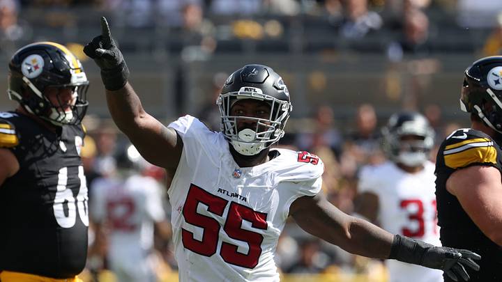 Atlanta Falcons defensive end Za'Darius Smith Atlanta Falcons defensive end Za'Darius Smith