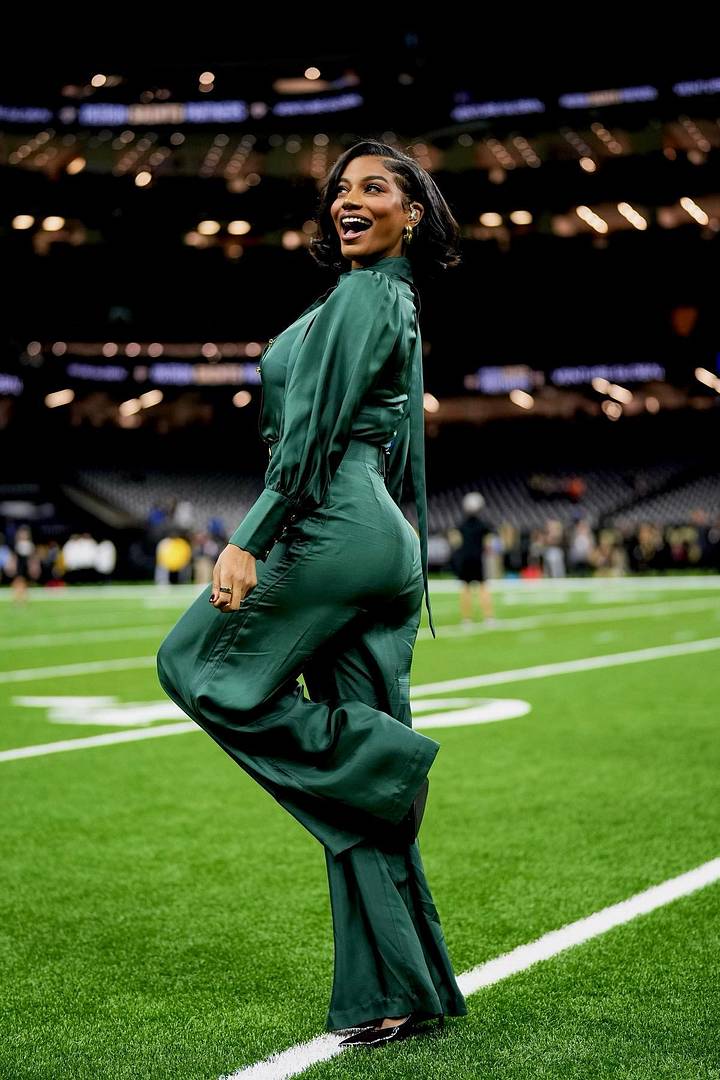 Taylor Rooks' stunning Thursday Night Football fit will have you weezy Taylor Rooks' stunning Thursday Night Football fit will have you weezy