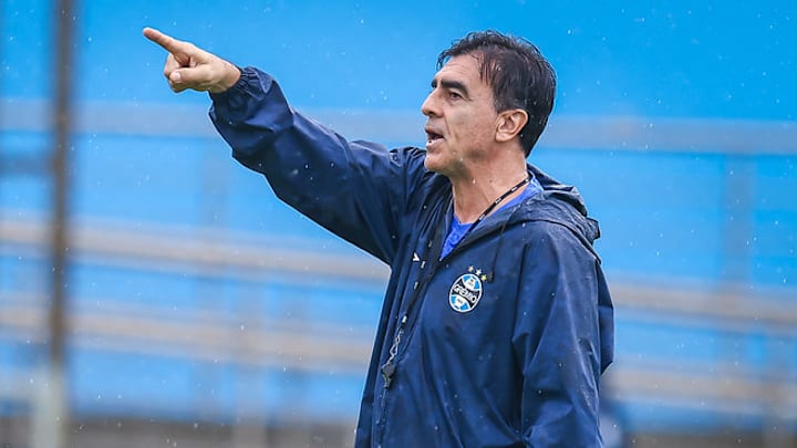 Quinteros vem sendo pressionado pela torcida tricolor Quinteros vem sendo pressionado pela torcida tricolor