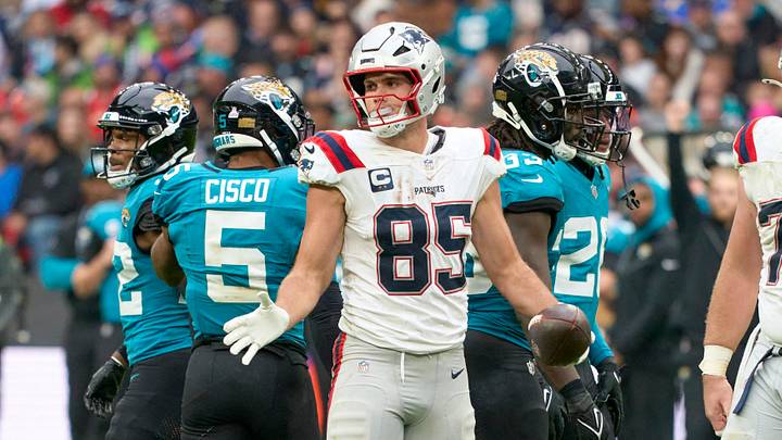 Oct 20, 2024; London, United Kingdom; New England Patriots tight end Hunter Henry (85) reacts in the first half during an NFL International Series game at Wembley Stadium. Mandatory Credit: Peter van den Berg-Imagn Images Oct 20, 2024; London, United Kingdom; New England Patriots tight end Hunter Henry (85) reacts in the first half during an NFL International Series game at Wembley Stadium. Mandatory Credit: Peter van den Berg-Imagn Images