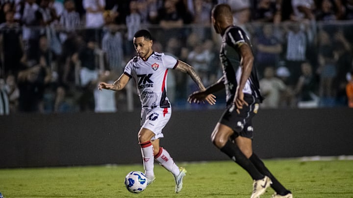 Matheuzinho perdeu espaço no Vitória