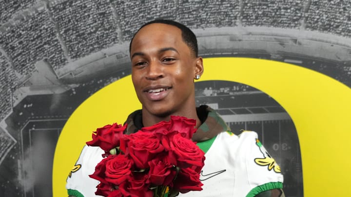 Dec 30, 2024; Los Angeles, CA, USA; Oregon Ducks wide receiver Evan Stewart (7) poses during Rose Bowl media day at Sheraton Grand LA. Mandatory Credit: Kirby Lee-Imagn Images Dec 30, 2024; Los Angeles, CA, USA; Oregon Ducks wide receiver Evan Stewart (7) poses during Rose Bowl media day at Sheraton Grand LA. Mandatory Credit: Kirby Lee-Imagn Images