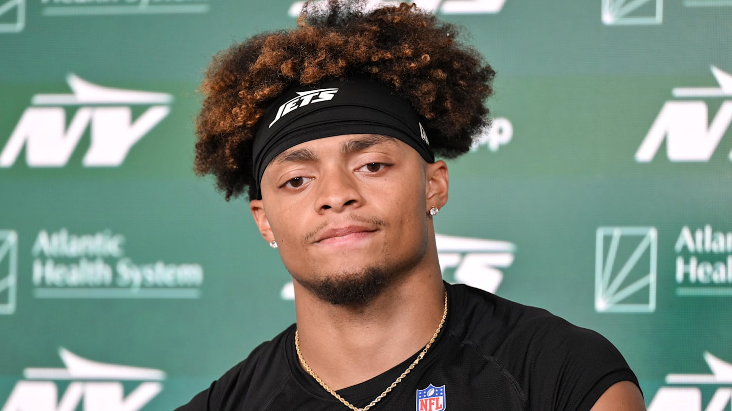 Justin Fields already giving Dolphins fans a reason to howl with laughter