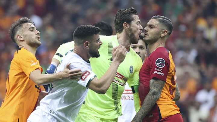 Icardi (droite) est déjà impliqué dans une bagarre