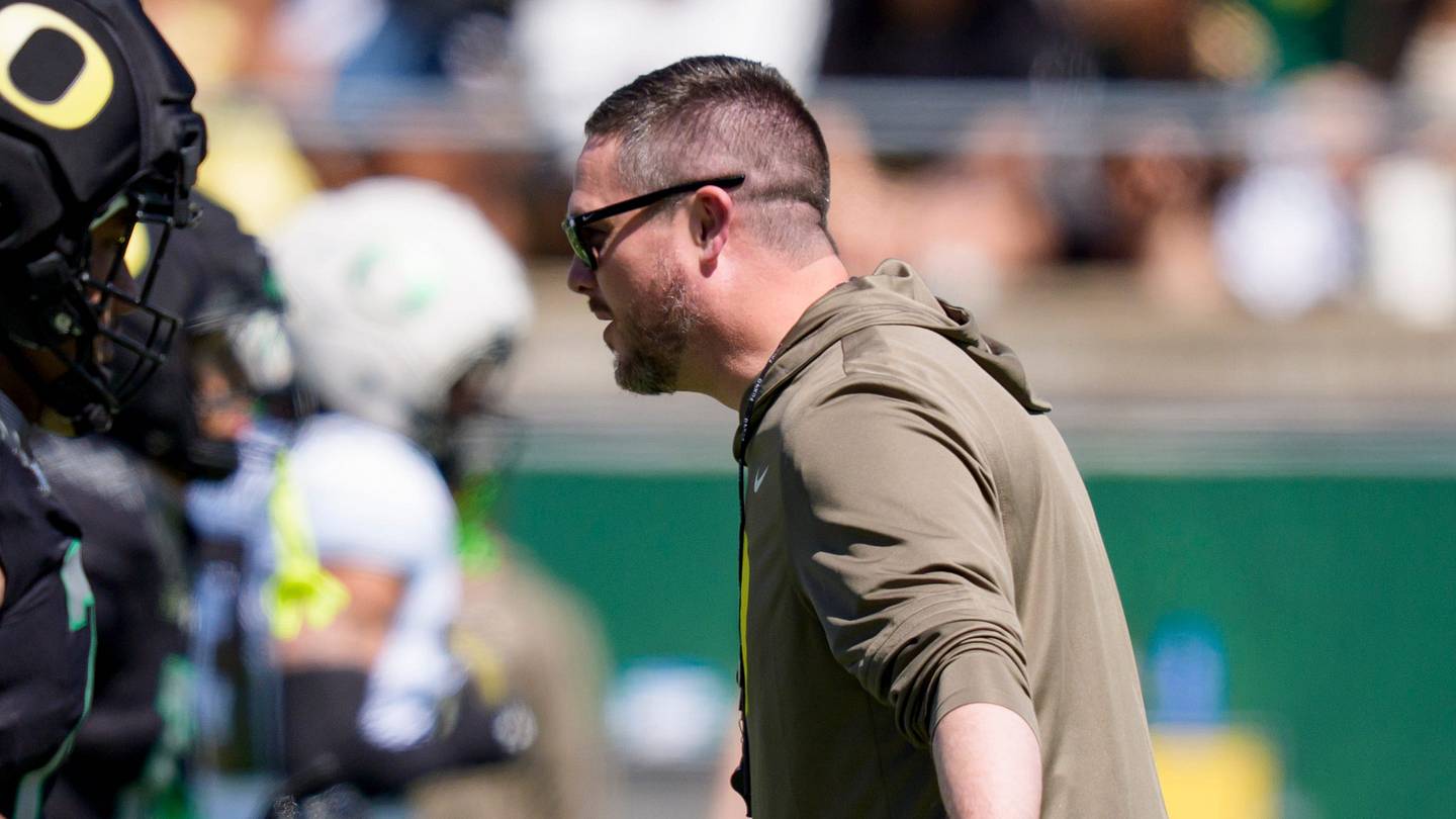 Dan Lanning Names Young Defensive Lineman Standing Out During Fall Camp