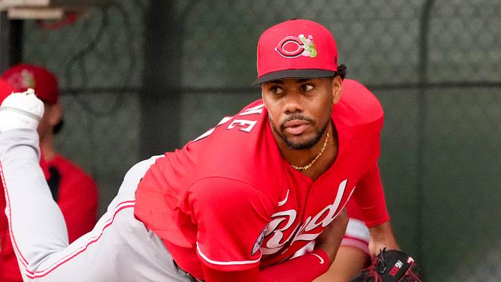 Cincinnati Reds pitcher Hunter Greene (21) throws a bullpen session