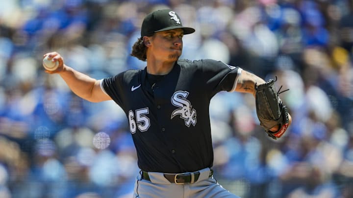 Chicago White Sox starting pitcher Davis Martin (65) throws against the Kansas City Royals at Kauffman Stadium. 