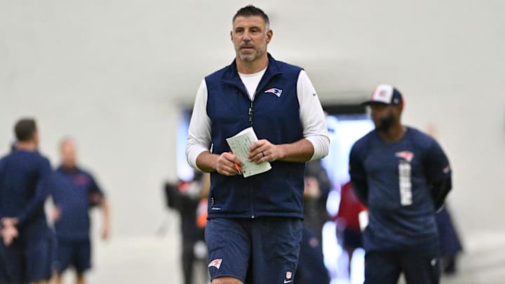 Jun 10, 2025; Foxborough, MA, USA; New England Patriots head coach Mike Vrabel watches over practice during minicamp held in the WIN Field House at Gillette Stadium. Mandatory Credit: Eric Canha-Imagn Images
