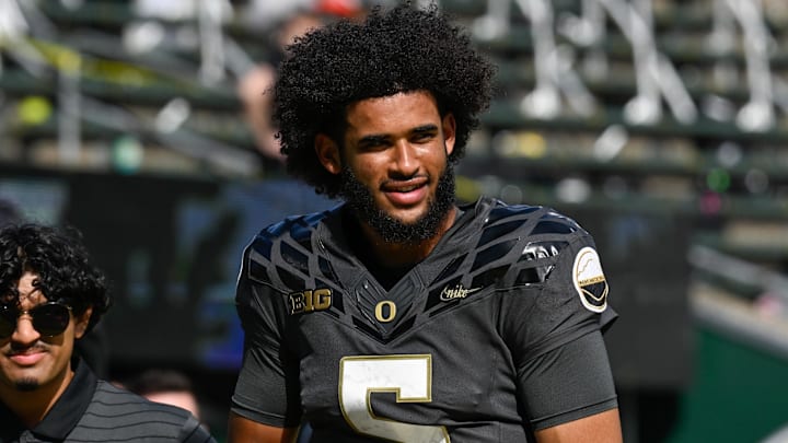 Oregon Ducks quarterback Dante Moore warms up before the game against the Oregon State Beavers at Autzen Stadium.