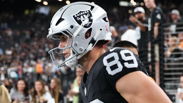 Sep 15, 2025; Paradise, Nevada, USA; Las Vegas Raiders tight end Brock Bowers (89) takes the field for warm ups before the game against the Los Angeles Chargers at Allegiant Stadium. Mandatory Credit: Kiyoshi Mio-Imagn Images