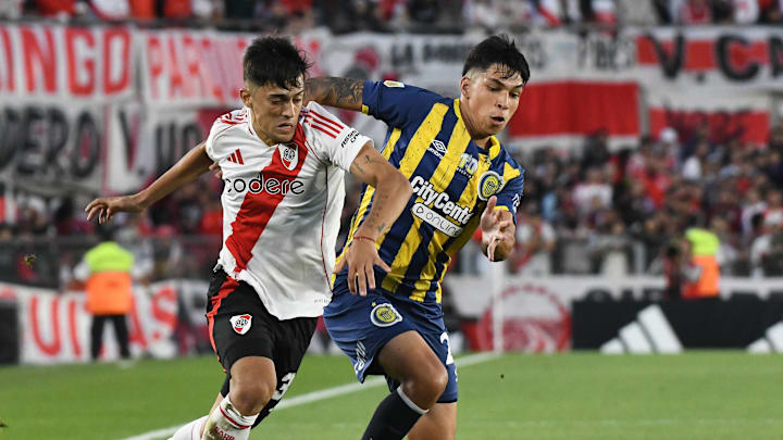 Juan Gimenez (r.) im Einsatz gegen River Plate