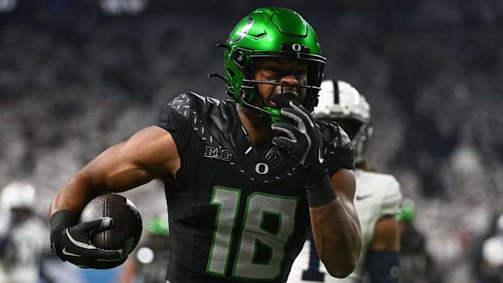 Oregon Ducks tight end Kenyon Sadiq Oregon Ducks tight end Kenyon Sadiq