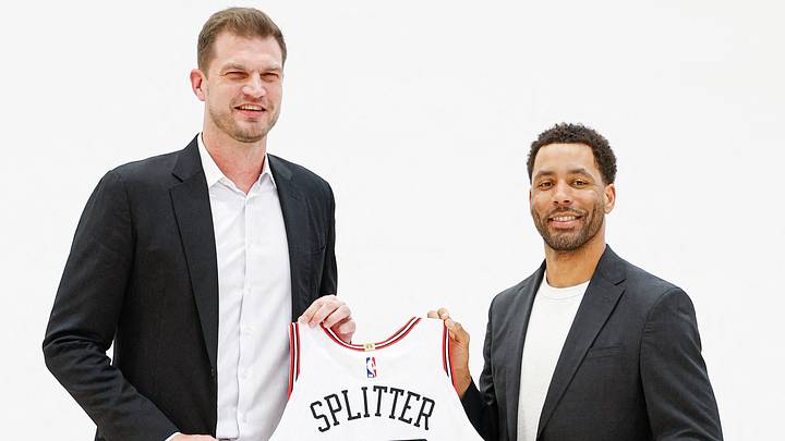 Jun 17, 2026; Chicago, Il, USA; Chicago Bulls Executive Vice President of Basketball Operations Bryson Graham (R) introduces new Chicago Bulls head coach Tiago Splitter (L) during a press conference at Advocate Center. Mandatory Credit: Kamil Krzaczynski-Imagn Images Jun 17, 2026; Chicago, Il, USA; Chicago Bulls Executive Vice President of Basketball Operations Bryson Graham (R) introduces new Chicago Bulls head coach Tiago Splitter (L) during a press conference at Advocate Center. Mandatory Credit: Kamil Krzaczynski-Imagn Images