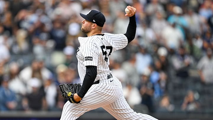 Sep 7, 2025; Bronx, New York, USA; New York Yankees relief pitcher David Bednar (53) pitches the ball during the ninth inning against the Toronto Blue Jays at Yankee Stadium. Mandatory Credit: Mark Smith-Imagn Images